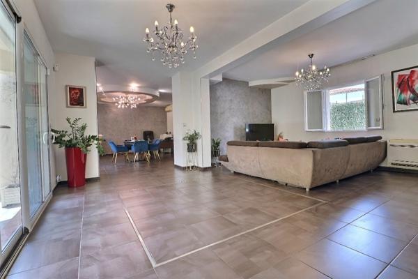 Maison individuelle T4 avec piscine.