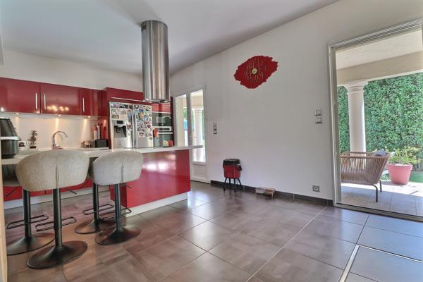 Maison individuelle T4 avec piscine.