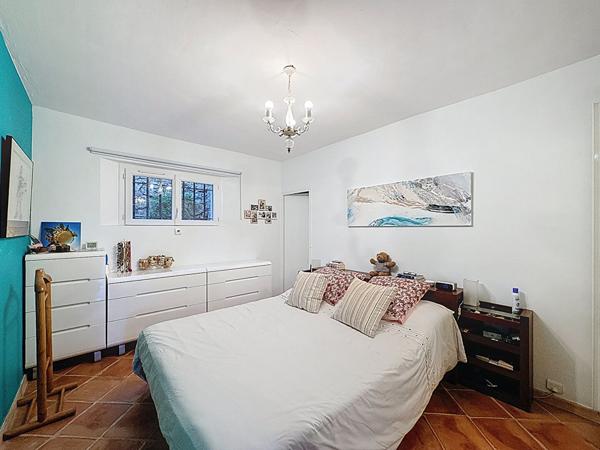 En Exclusivité- Rez-de-villa Magagnosc 4 pièce(s) 119 m2, 2 chambres + possible d'en faire une troisième, 580 m2 de jardin privatif, calme absolu, proche des commodités