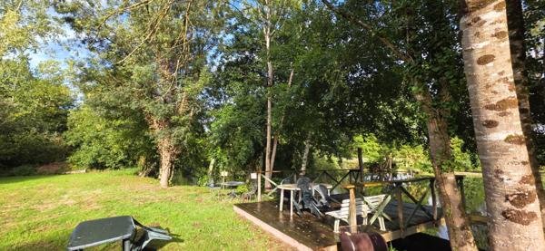 Magnifique terrain en bord de Charente  Commune de Barro - Idéal pêche, détente et nature