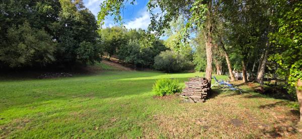 Magnifique terrain en bord de Charente  Commune de Barro - Idéal pêche, détente et nature