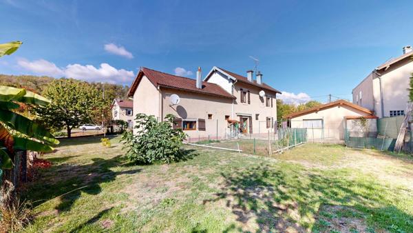 Maison 93 M2, 4 pièces 2/3 chambres,garage 2 places sur 8 ares de terrain