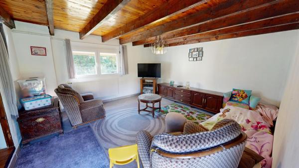 Maison 93 M2, 4 pièces 2/3 chambres,garage 2 places sur 8 ares de terrain