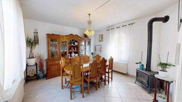 Maison 93 M2, 4 pièces 2/3 chambres,garage 2 places sur 8 ares de terrain