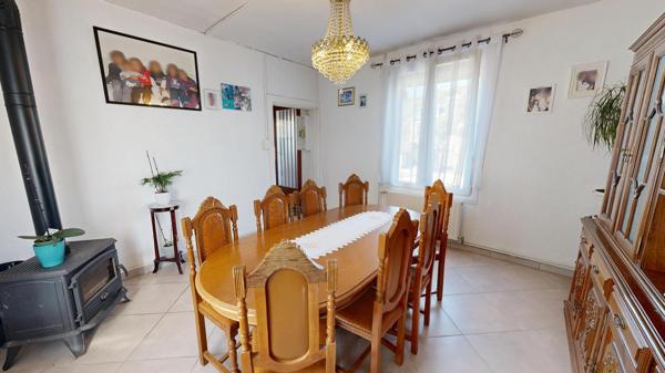 Maison 93 M2, 4 pièces 2/3 chambres,garage 2 places sur 8 ares de terrain