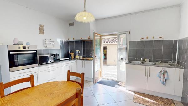 Maison 93 M2, 4 pièces 2/3 chambres,garage 2 places sur 8 ares de terrain