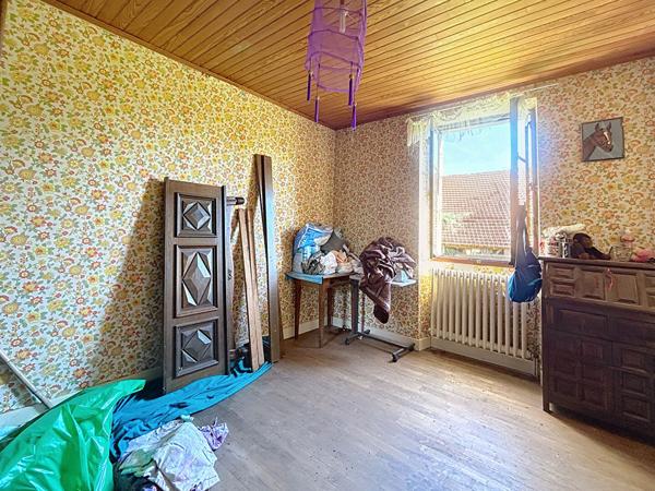 Corps de ferme avec Maison d'habitation à Vendre, Vayrac, 185 m2 habitable, Grange, Séchoirs, dépendance, Porcherie, Terrain de plus de 10 Hectares, Calme absolu.