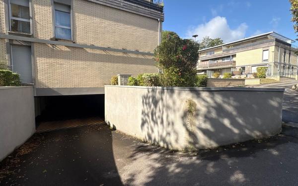 Stationnement à vendre    20 m2 Amiens