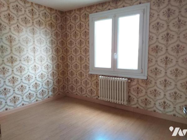 Proche du bourg grange à rénover