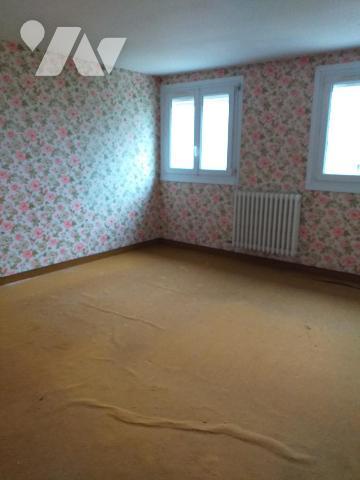 Proche du bourg grange à rénover