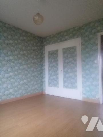 Proche du bourg grange à rénover