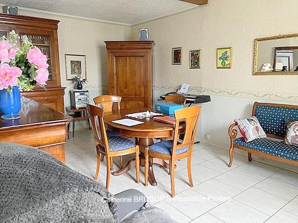 Charmante maison en pierre de plain pied centre village 83 m2 avec garage