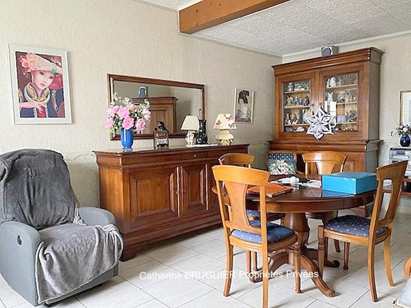 Charmante maison en pierre de plain pied centre village 83 m2 avec garage