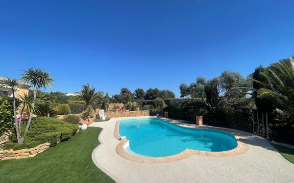 Maison à vendre    6 pièces •  La Cadière-d'Azur