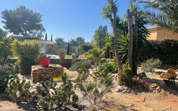 Maison à vendre    6 pièces •  La Cadière-d'Azur