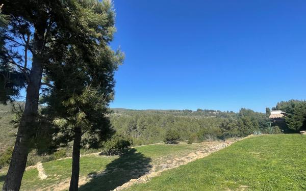 Maison à vendre    6 pièces •  La Cadière-d'Azur