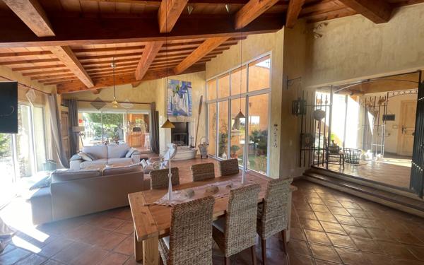 Maison à vendre    6 pièces •  La Cadière-d'Azur