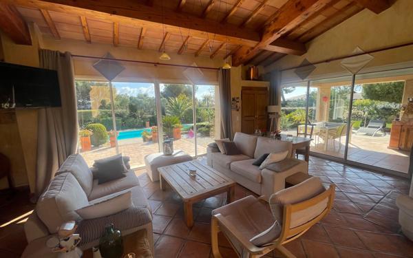 Maison à vendre    6 pièces •  La Cadière-d'Azur