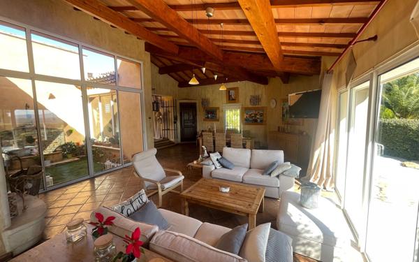 Maison à vendre    6 pièces •  La Cadière-d'Azur