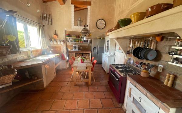 Maison à vendre    6 pièces •  La Cadière-d'Azur