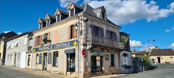 Immeuble à vendre |  Thenon |  8 pièces | 422 m²