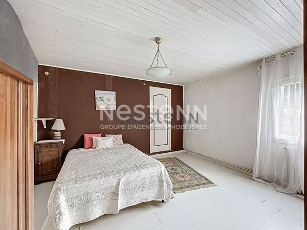 Maison en pierre avec jardin