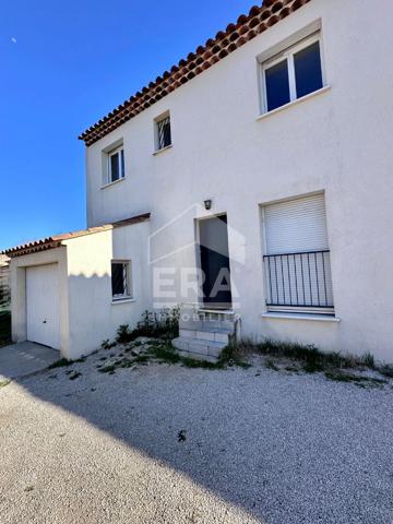 Maison récente avec garage et jardin