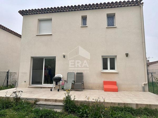 Maison récente avec garage et jardin