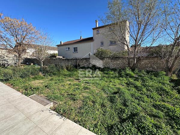 Maison récente avec garage et jardin