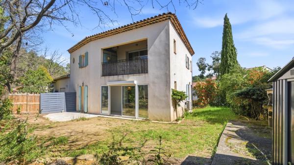 Grand jardin et garage