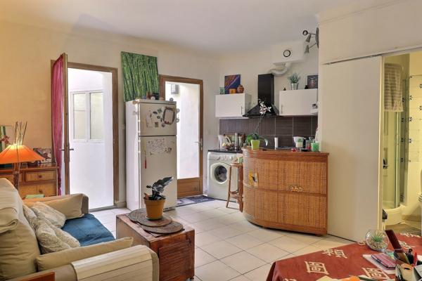 Marseille (13006) Notre Dame du Mont---T2 côté cour---Petite terrasse---