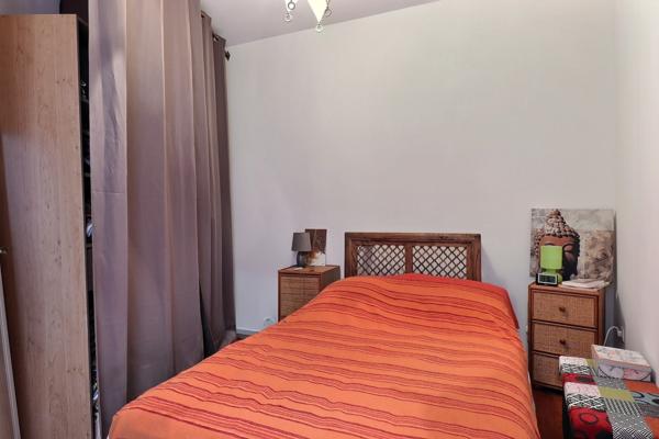 Marseille (13006) Notre Dame du Mont---T2 côté cour---Petite terrasse---