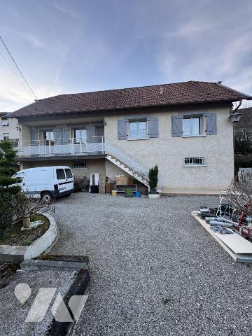 Maison deux chambres, une cuisine, un garage, une cuisine d'été, proche vélo route