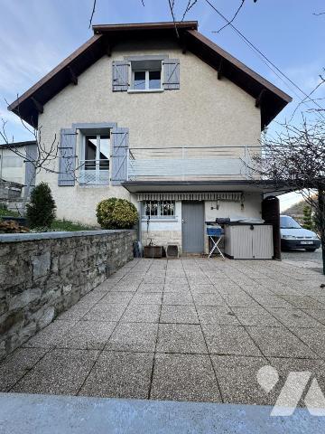 Maison deux chambres, une cuisine, un garage, une cuisine d'été, proche vélo route