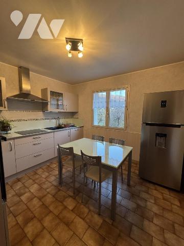 Maison deux chambres, une cuisine, un garage, une cuisine d'été, proche vélo route