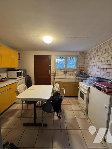 Maison deux chambres, une cuisine, un garage, une cuisine d'été, proche vélo route