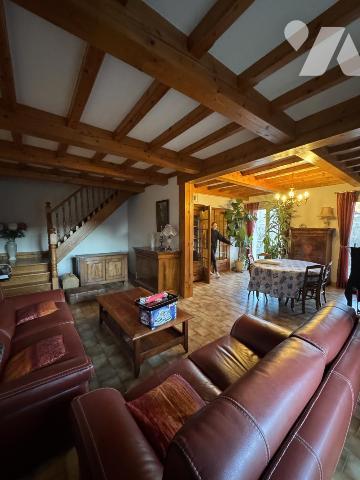 Maison deux chambres, une cuisine, un garage, une cuisine d'été, proche vélo route
