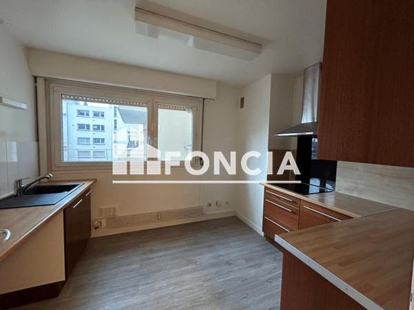 Location Appartement 4 pièces 76.6 m² - 19 RUE ARMAND CARREL Rouen 76000