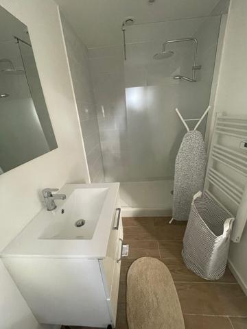 Studio Meublé avec Espace Extérieur  ! Proche Centre de Bergerac !*
