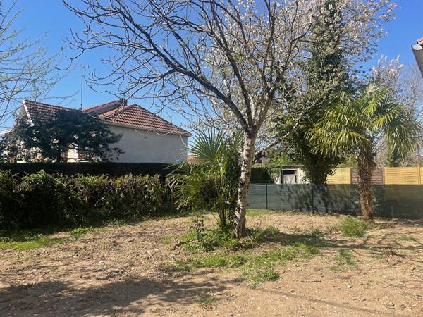 Studio Meublé avec Espace Extérieur  ! Proche Centre de Bergerac !*