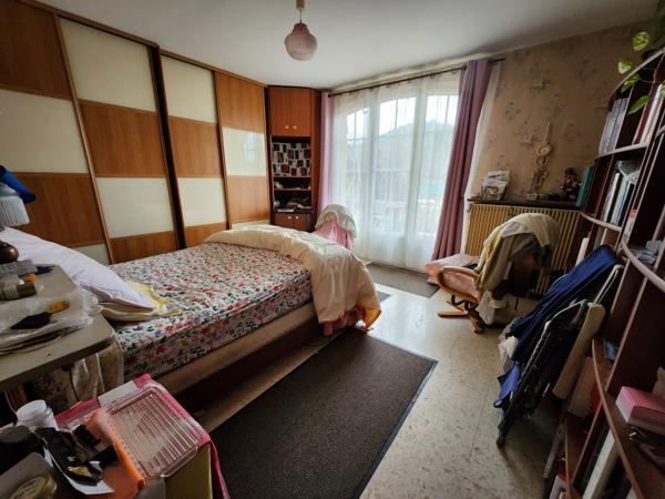 Villa - 150 m² habitable de plain-pied et 50 m² de garages attenants - extensible - dépendances - 3390 m² Laurac-en-Vivarais (07110)