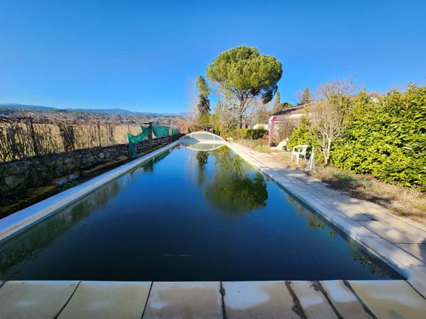 Villa - 150 m² habitable de plain-pied et 50 m² de garages attenants - extensible - dépendances - 3390 m² Laurac-en-Vivarais (07110)