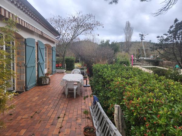 Villa - 150 m² habitable de plain-pied et 50 m² de garages attenants - extensible - dépendances - 3390 m² Laurac-en-Vivarais (07110)