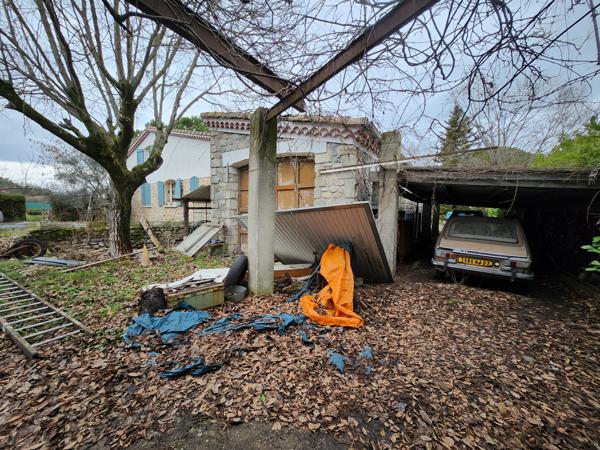 Villa - 150 m² habitable de plain-pied et 50 m² de garages attenants - extensible - dépendances - 3390 m² Laurac-en-Vivarais (07110)