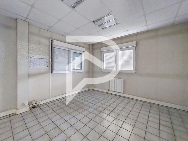 Local d'activité 875.65 m2