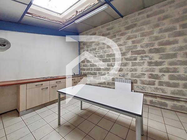Local d'activité 875.65 m2