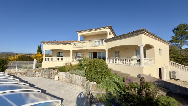 Villa d'exception de 210 M² + 7 000 M² de terrains constructibles