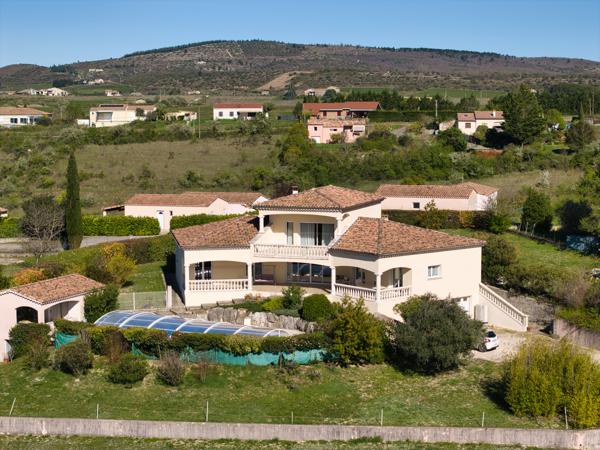 Villa d'exception de 210 M² + 7 000 M² de terrains constructibles