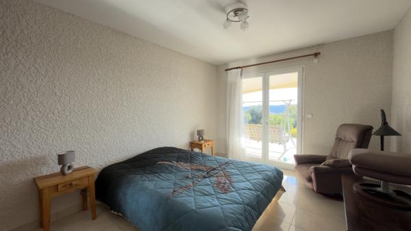Villa d'exception de 210 M² + 7 000 M² de terrains constructibles