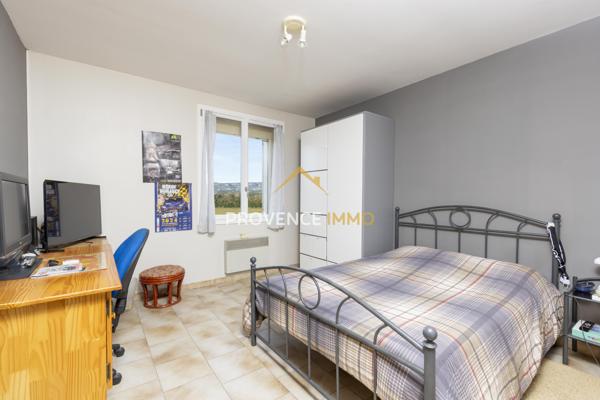 Alleins (13980) Mas de plain pied - 164m² - Garage - Grange - Piscine